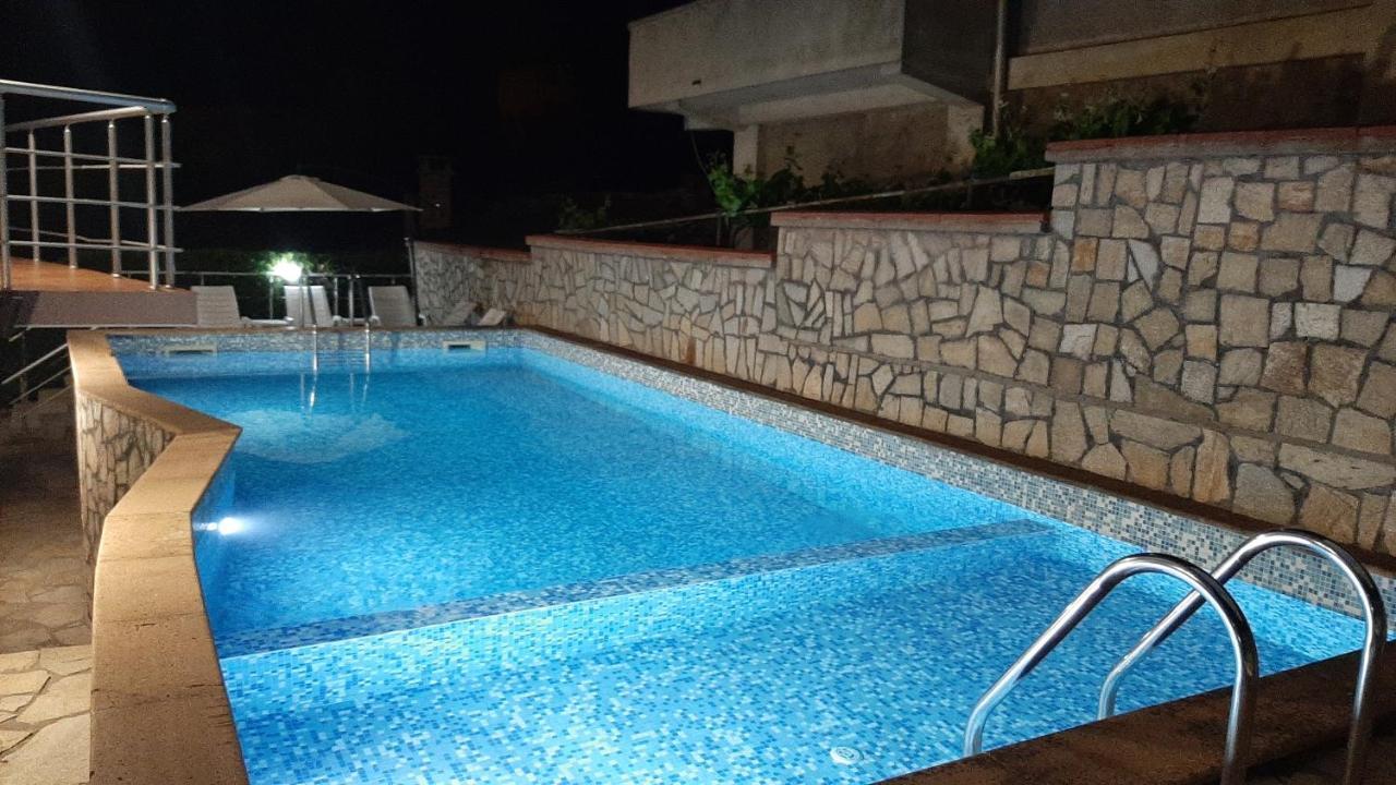 Family Hotel Favourite Obzor Dış mekan fotoğraf